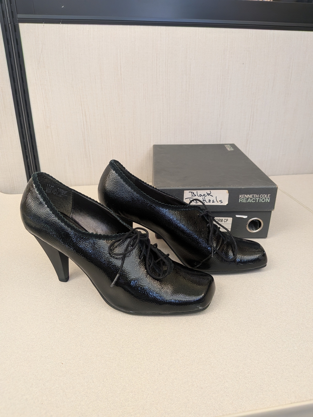 Kenneth Cole Reaction Women's Black Patent Leather Lace-Up Heels. Size 11